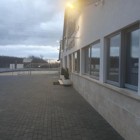 Bed and Breakfast Platina Panzio*** Ujhartyan Экстерьер фото
