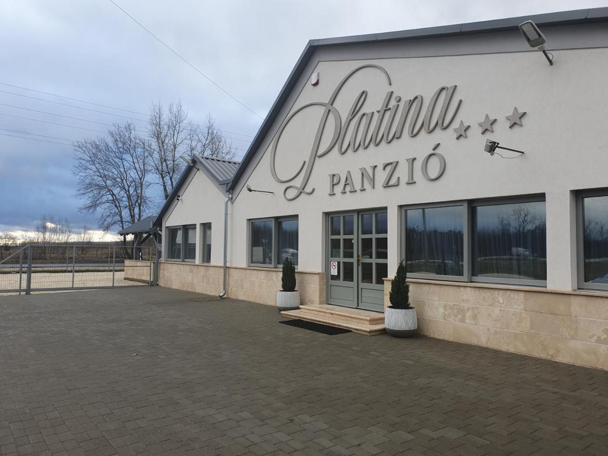 Bed and Breakfast Platina Panzio*** Ujhartyan Экстерьер фото