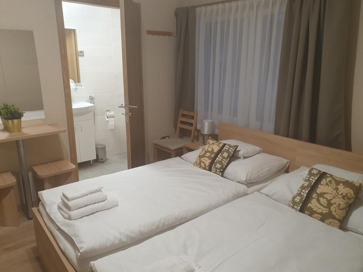 Bed and Breakfast Platina Panzio*** Ujhartyan Экстерьер фото