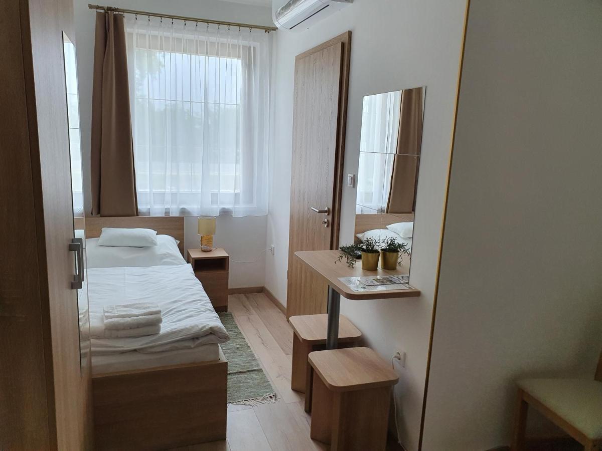 Bed and Breakfast Platina Panzio*** Ujhartyan Экстерьер фото