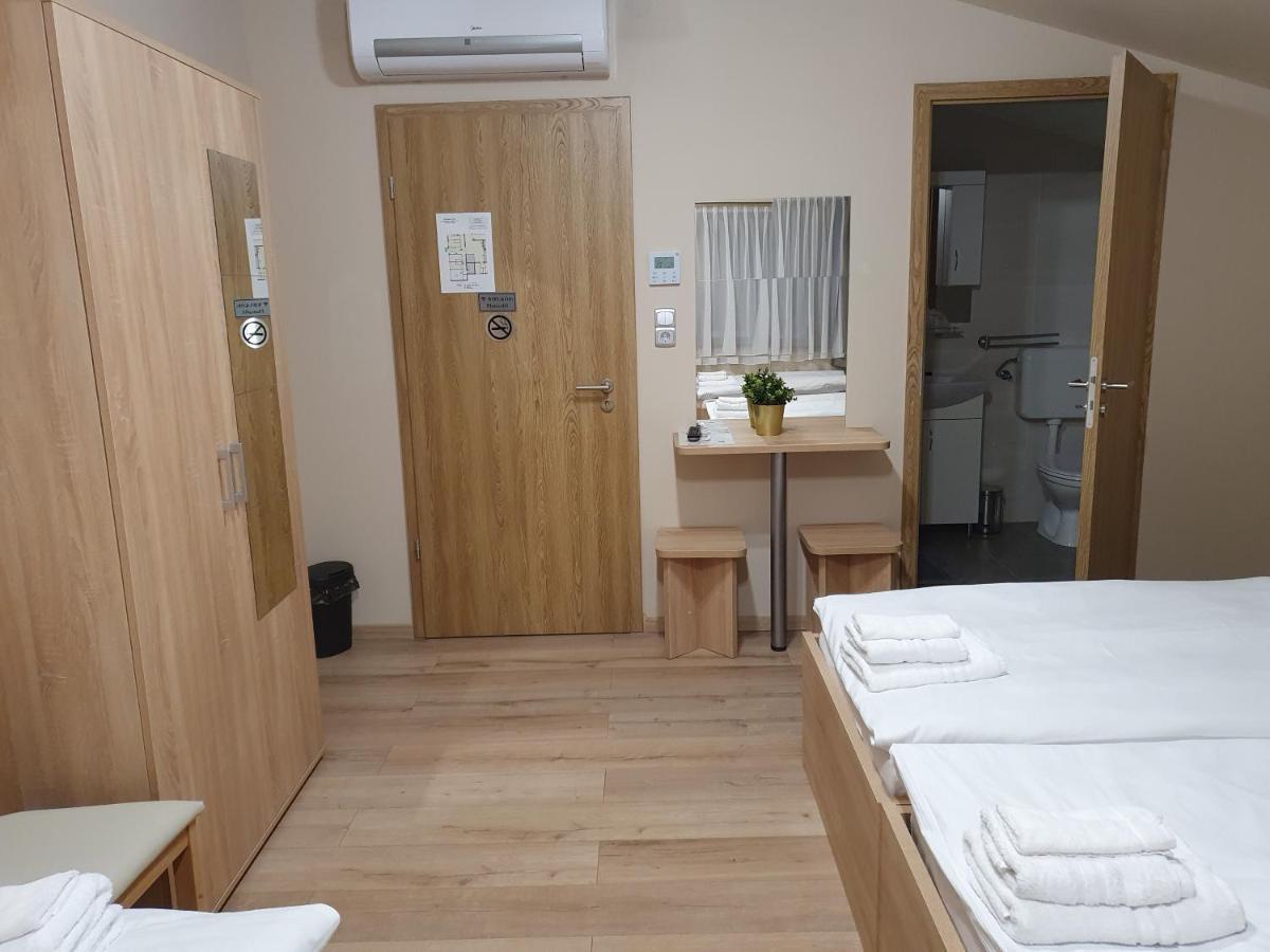 Bed and Breakfast Platina Panzio*** Ujhartyan Экстерьер фото