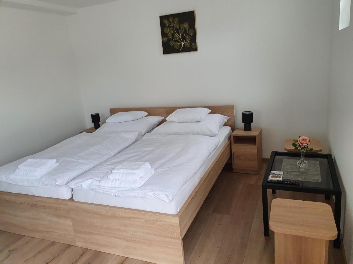 Bed and Breakfast Platina Panzio*** Ujhartyan Экстерьер фото